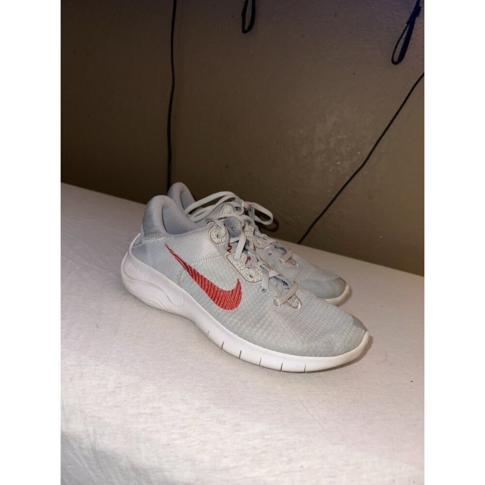 Nike Flex Experience Run Size 8 Women's Pure Platinum/Lt Crimson